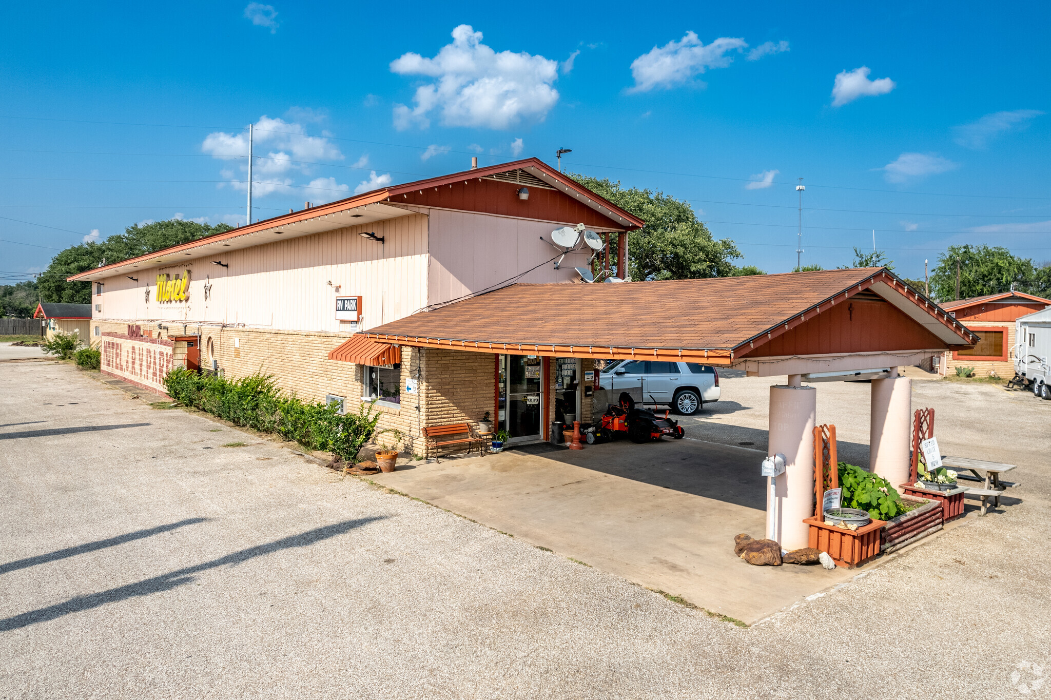 2117 N Esplanade St, Cuero, TX for sale Primary Photo- Image 1 of 1