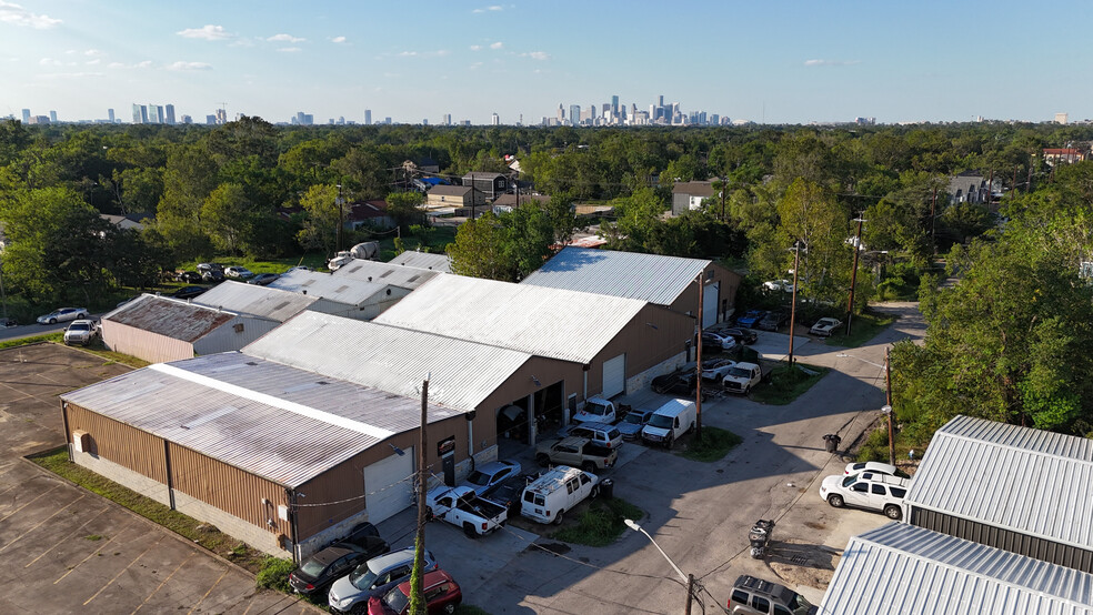 6912 Calhoun Rd, Houston, TX for lease - Building Photo - Image 1 of 11