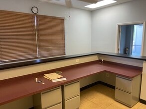 10801 Sunset Plaza Cir, Fort Myers, FL for lease Interior Photo- Image 1 of 13