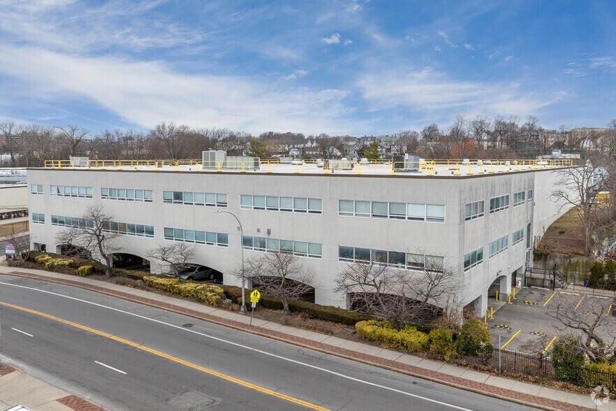 10 Midland Ave, Port Chester, NY for sale - Primary Photo - Image 1 of 1