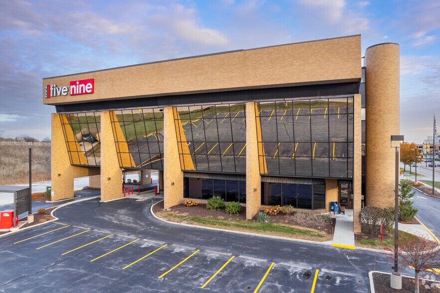 5555 N Port Washington Rd, Glendale, WI for sale - Building Photo - Image 1 of 1