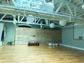 1020 Cedar Ave, St Charles, IL for lease Interior Photo- Image 2 of 8