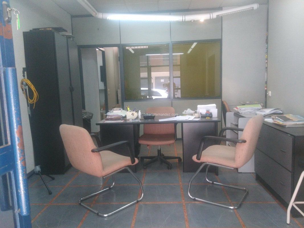 Retail in Cáceres, Cáceres for lease Building Photo- Image 1 of 11