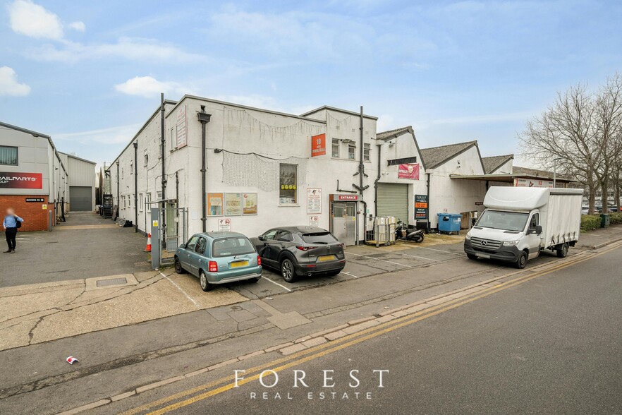 10 Greycaine Rd, Watford for lease - Building Photo - Image 2 of 21