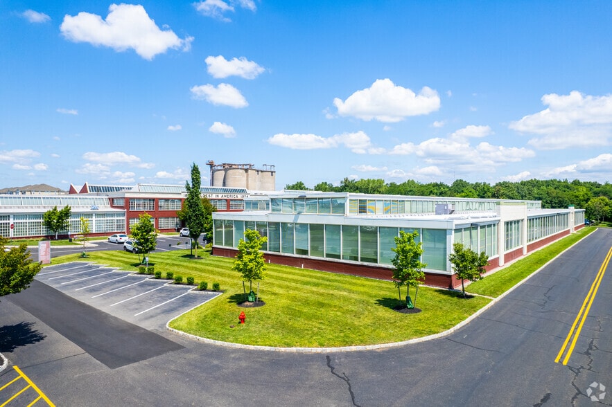 300 American Metro Blvd, Hamilton, NJ for lease - Building Photo - Image 3 of 8