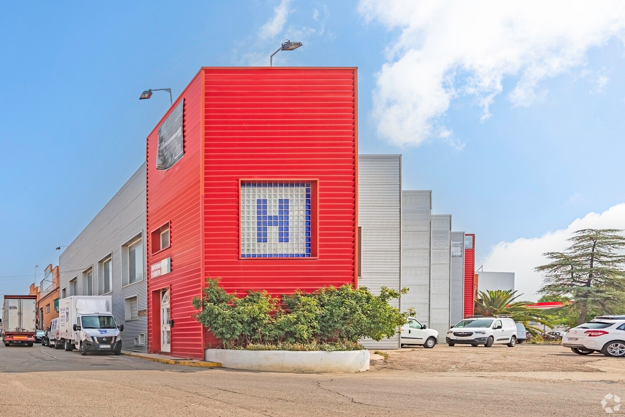 Industrial in Humanes de Madrid, Madrid for sale Primary Photo- Image 1 of 16