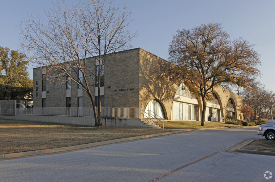 2660 E Lamar Blvd, Arlington, TX for sale - Primary Photo - Image 1 of 2