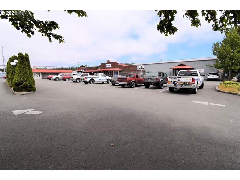 1195 Newmark Ave, Coos Bay, OR for lease - Building Photo - Image 3 of 16