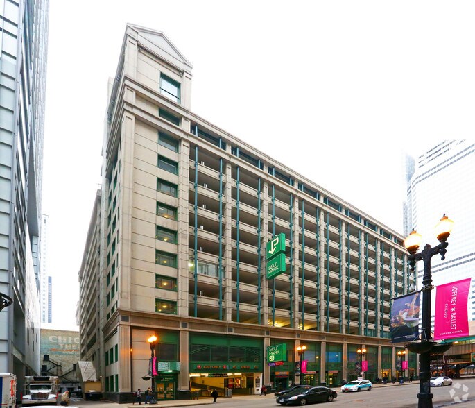 20-32 E Randolph St, Chicago, IL for lease - Primary Photo - Image 1 of 11