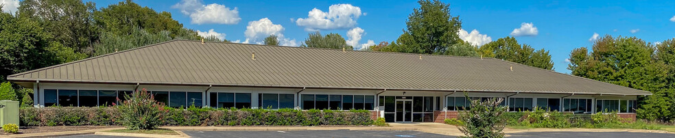 1202 NE McClain Rd, Bentonville, AR for lease - Building Photo - Image 1 of 2