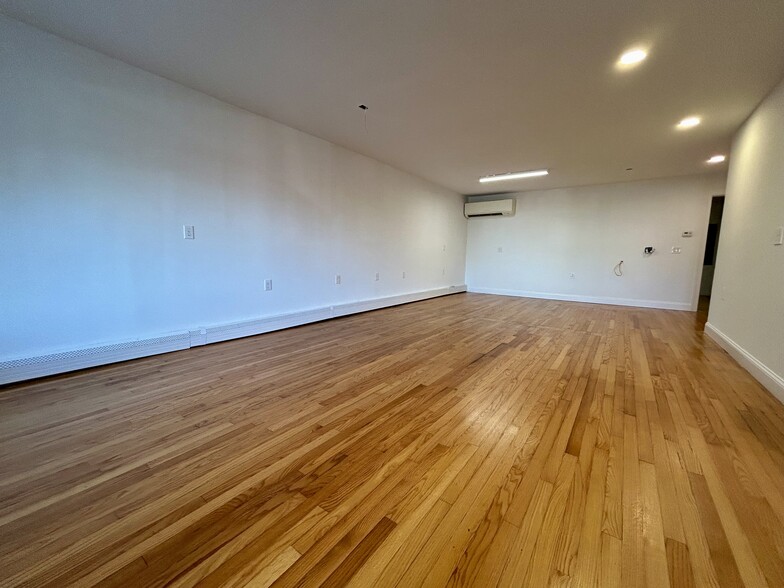 905 N Bay Ave, Beach Haven, NJ for sale - Interior Photo - Image 1 of 1