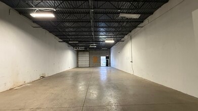 837 Oakton St, Elk Grove Village, IL for lease Interior Photo- Image 2 of 6