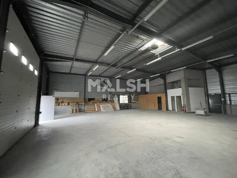 Flex in Taluyers for lease - Interior Photo - Image 3 of 9