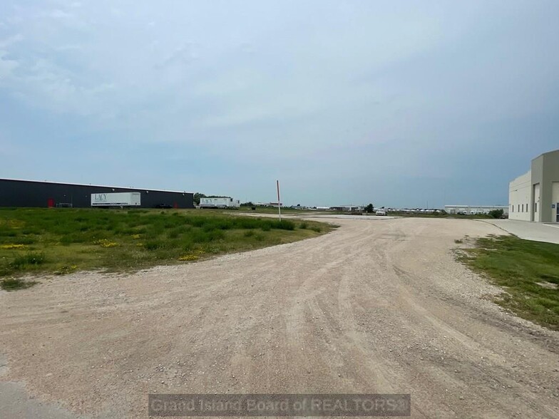 4586 Gold Core Rd, Grand Island, NE for sale - Building Photo - Image 2 of 33