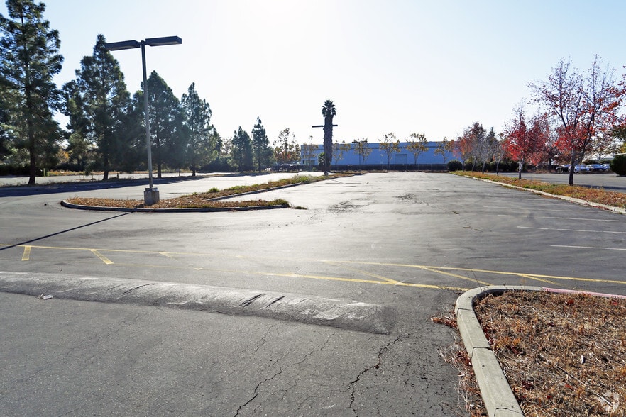 300 Whitney Plz, Fremont, CA for sale - Building Photo - Image 3 of 5