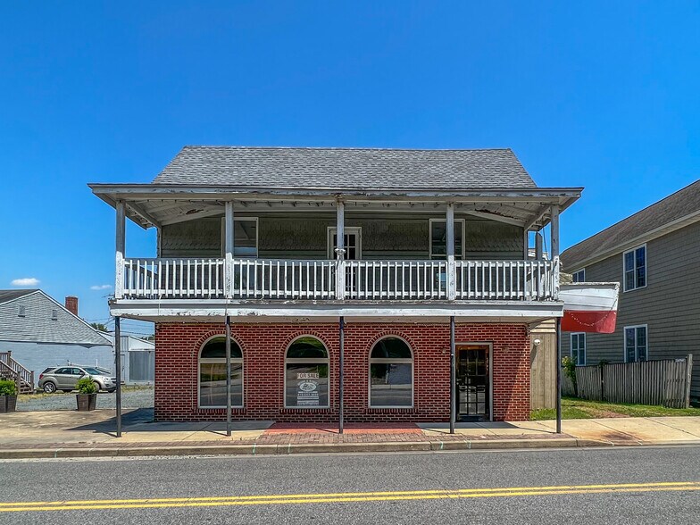 5781 Main St, Rock Hall, MD 21661