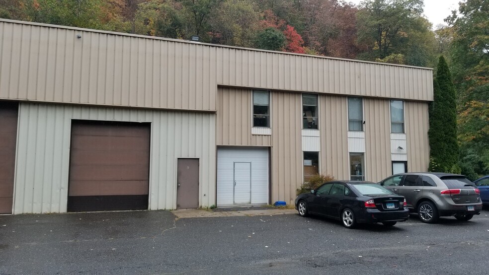 1266 Main St S, Southbury, CT 06488