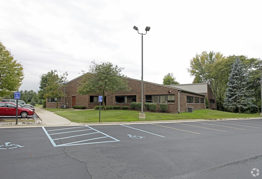 22525 Hall Rd, Macomb Township, MI for lease - Building Photo - Image 3 of 3