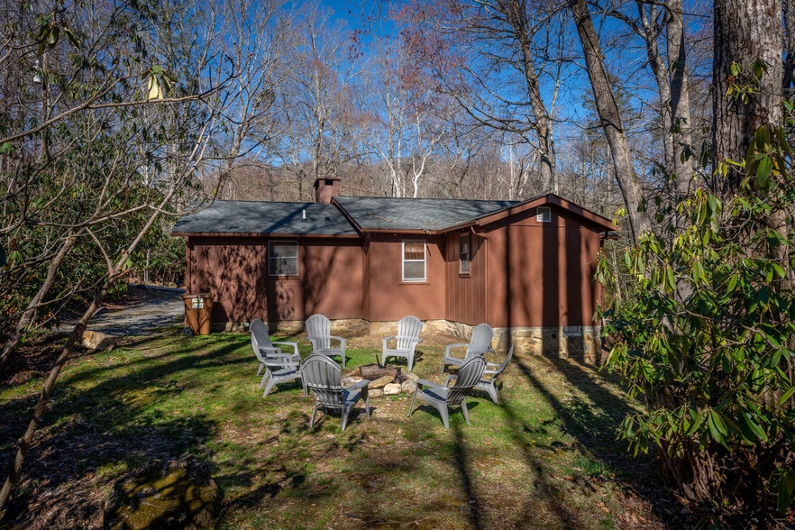 383 Twinbrook, Maggie Valley, NC 28751 Specialty for Sale