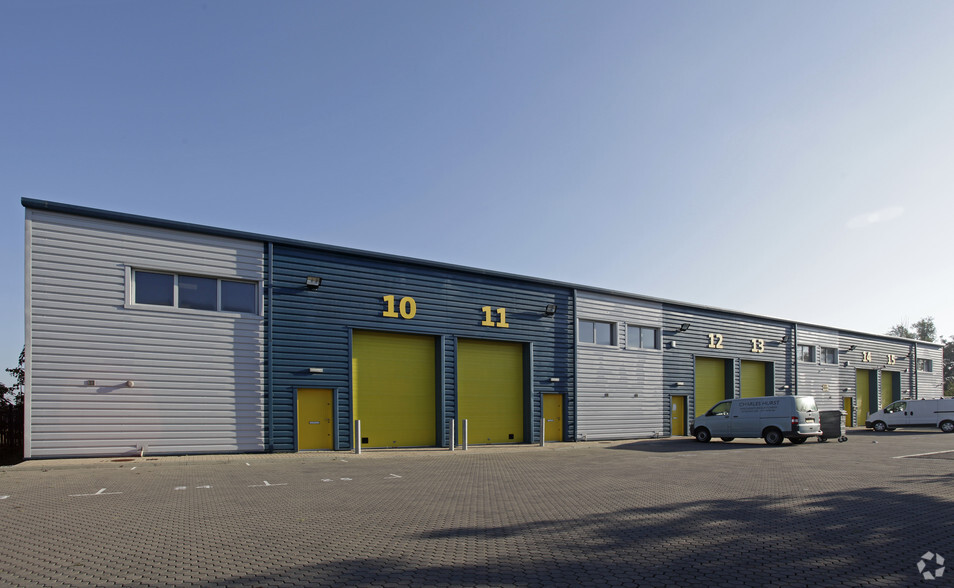 Alder Clos, Erith for lease - Primary Photo - Image 1 of 4