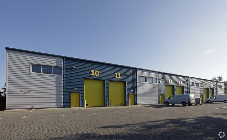 Alder Close, Erith for lease - Building Photo - Image 1 of 6