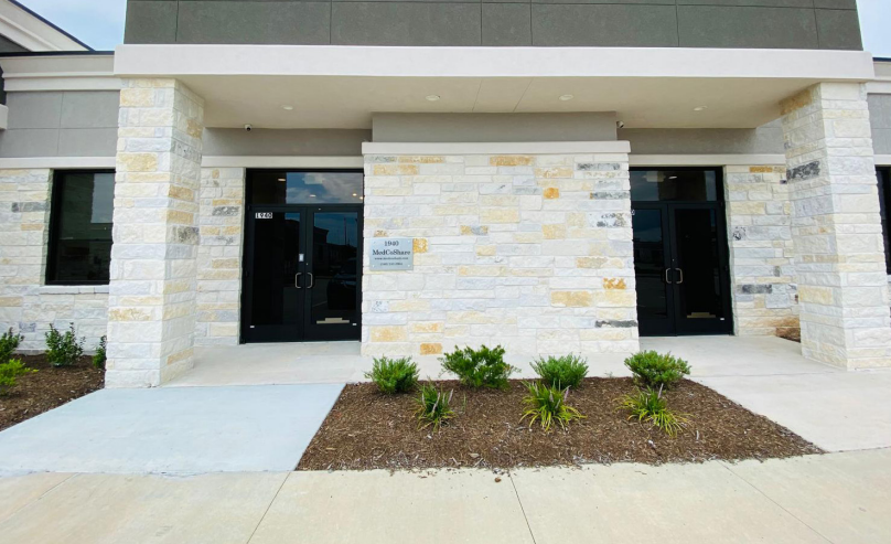 3129 Kingsley Dr, Pearland, TX for lease Building Photo- Image 1 of 6