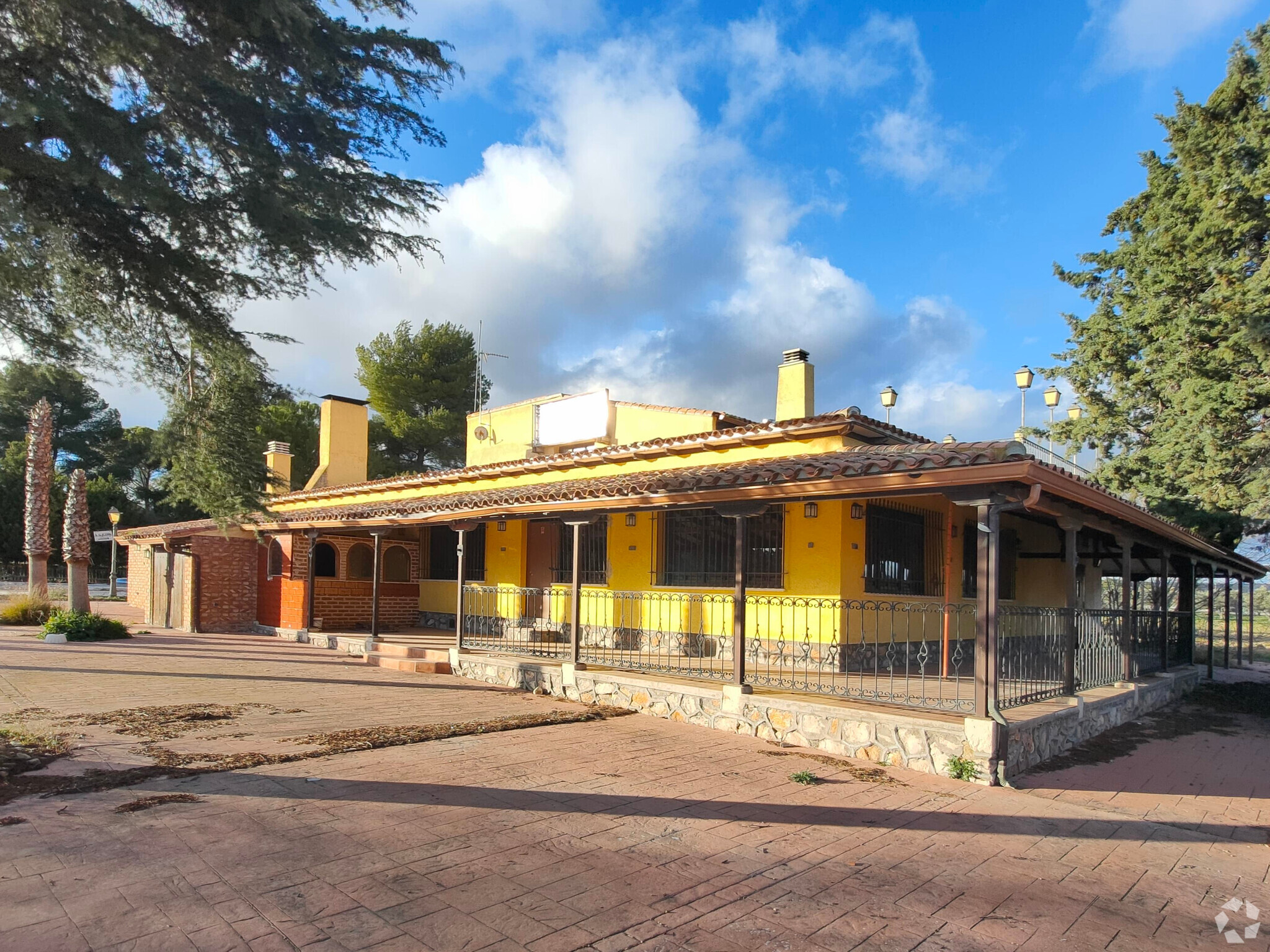 Retail in Chinchón, MAD for sale Building Photo- Image 1 of 28