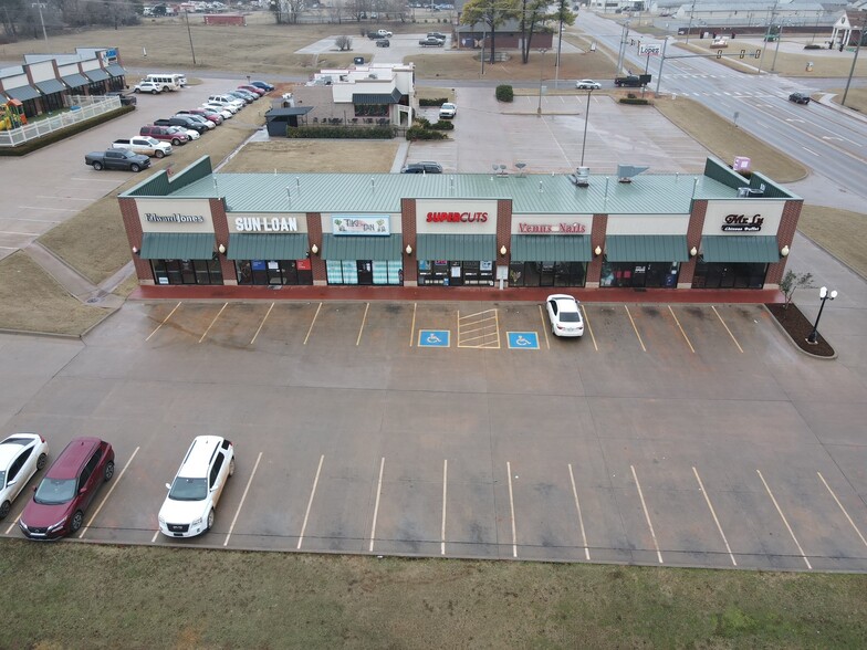 2108 S Division St, Guthrie, OK for lease - Building Photo - Image 2 of 6