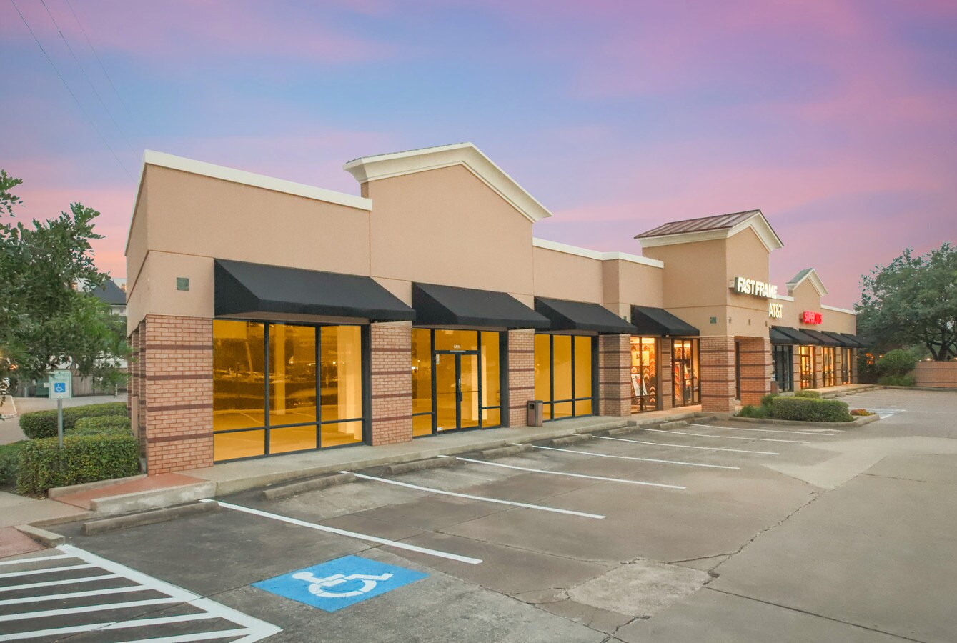 6401 Woodway Dr, Houston, TX 77057