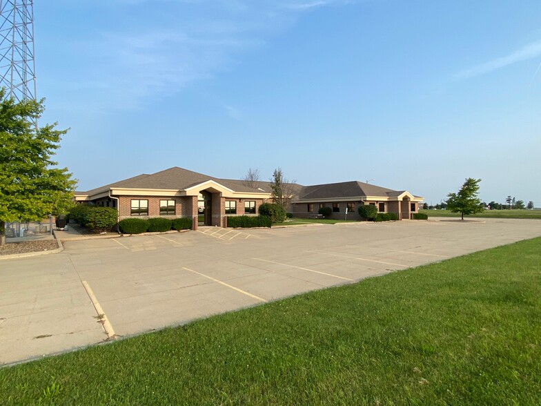 501 S Towanda-Barnes Rd, Bloomington, IL for lease - Building Photo - Image 2 of 9