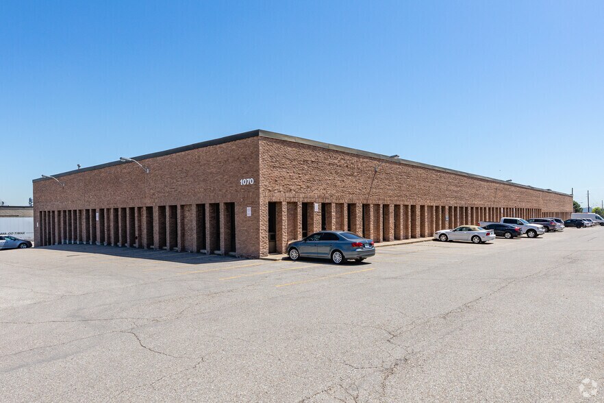 1070 Kamato Rd, Mississauga, ON for lease - Building Photo - Image 2 of 2