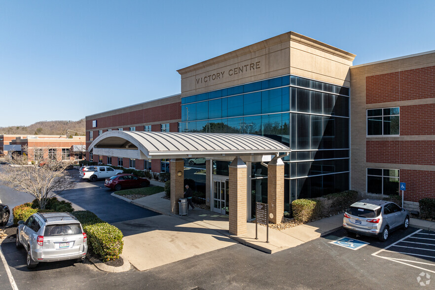 575 Oak Ridge Tpke, Oak Ridge, TN for lease - Building Photo - Image 1 of 9