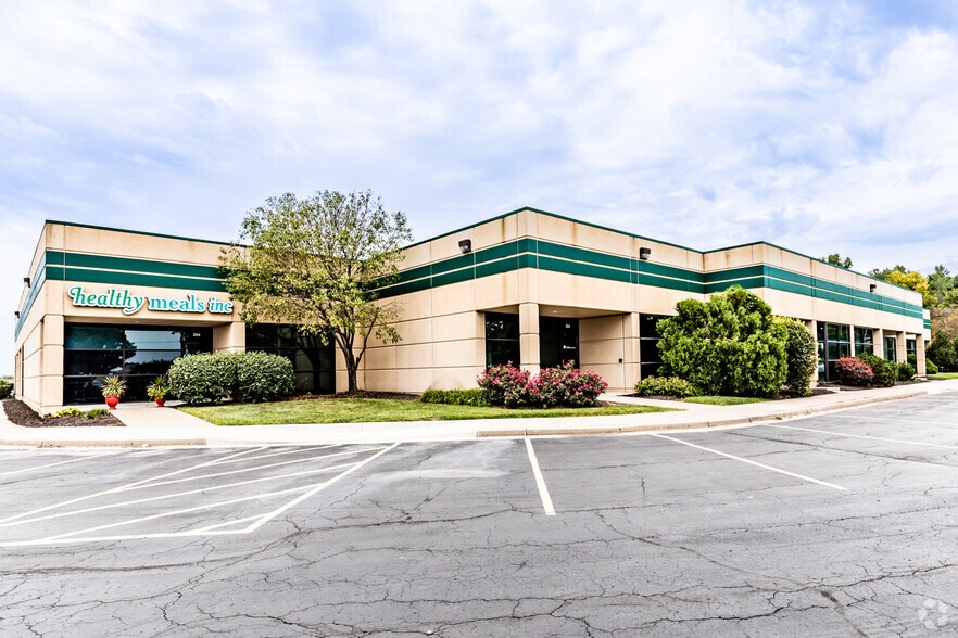 200-226 NW Platte Valley Dr, Riverside, MO for lease - Building Photo - Image 1 of 7