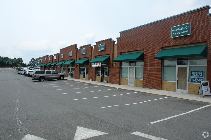 601-637 S Indian Trail Rd S, Indian Trail, NC for lease - Building Photo - Image 3 of 6