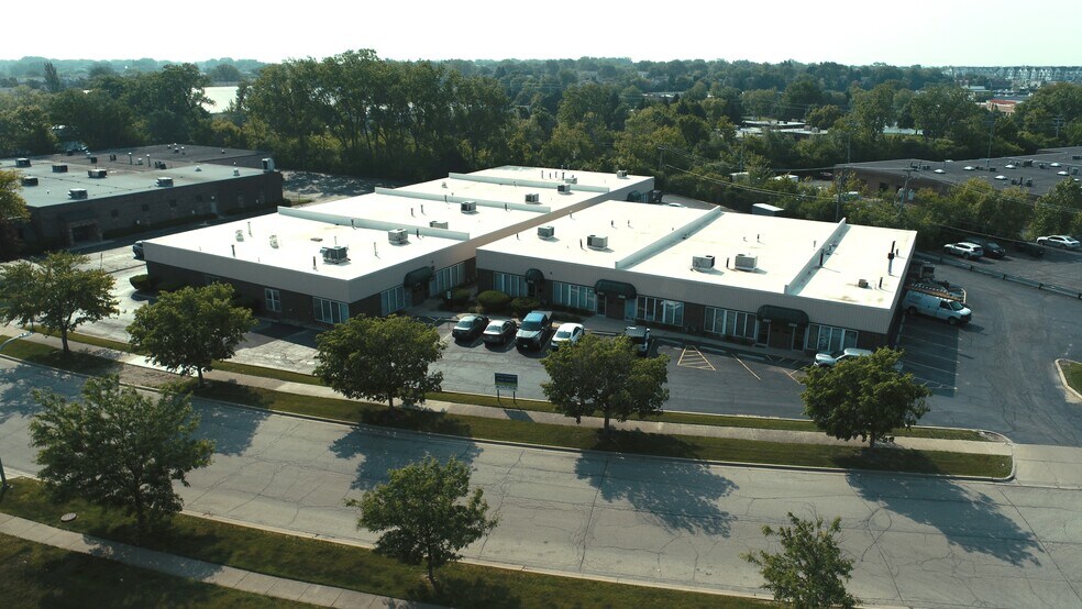 2095 Stonington Ave, Hoffman Estates, IL for lease - Building Photo - Image 1 of 3