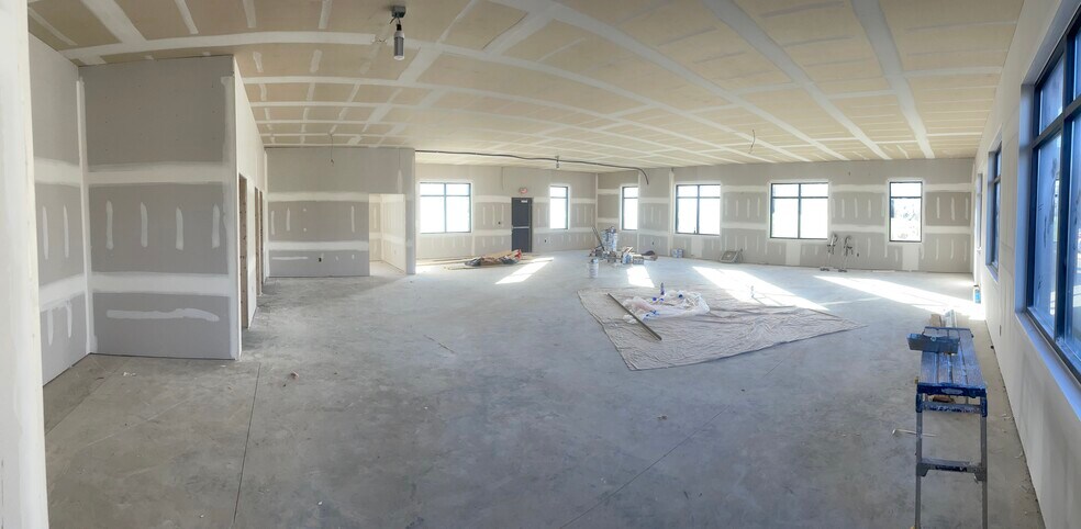 136 Westwood Blvd, Columbus, IN for lease - Interior Photo - Image 3 of 10