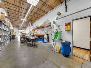 2271-2289 Devon Ave, Elk Grove Village, IL for lease Interior Photo- Image 2 of 4