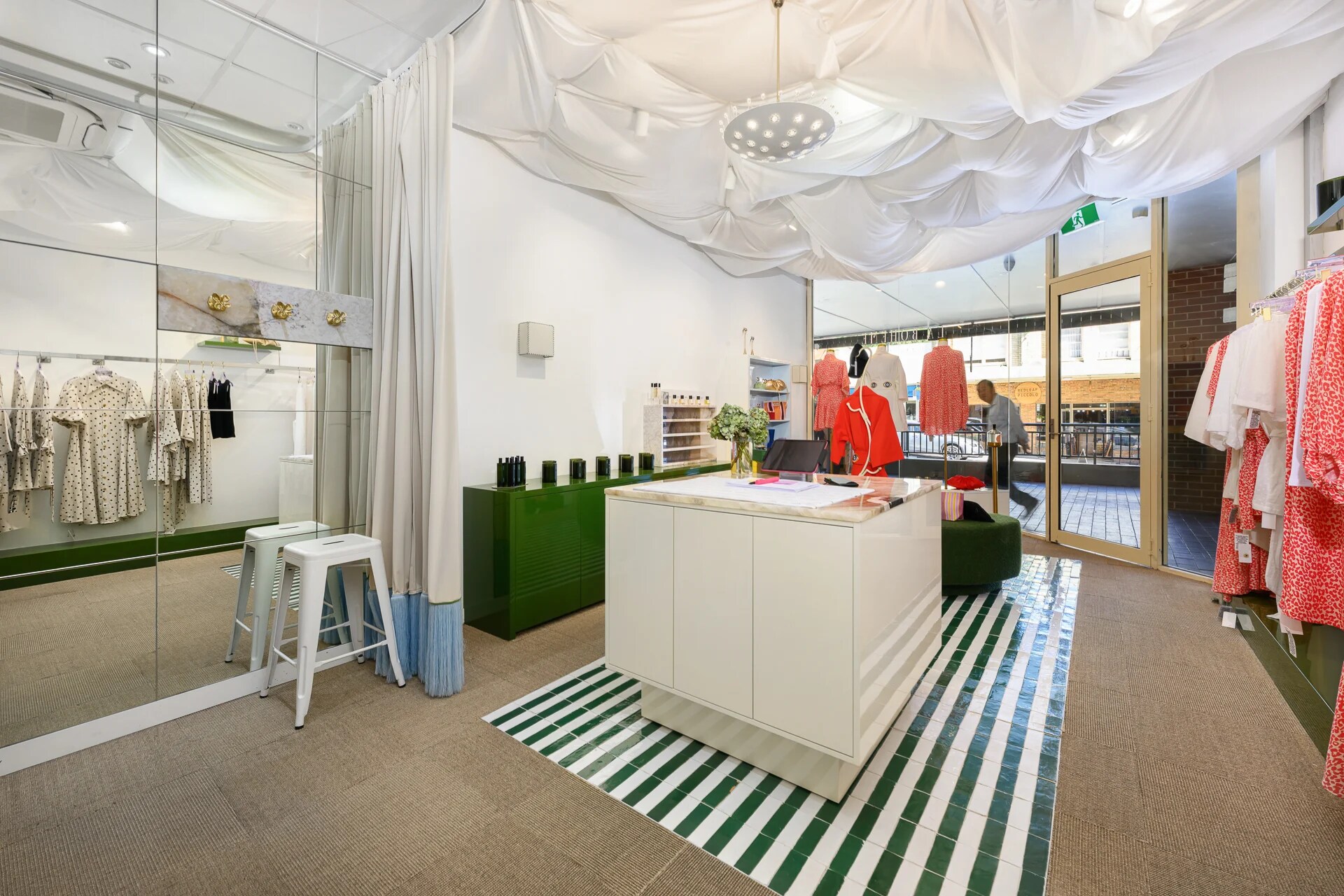 2 Redleaf Ave, Wahroonga for lease Interior Photo- Image 1 of 3