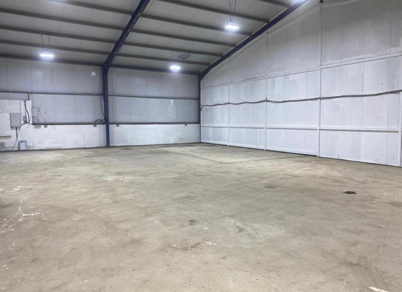 2 Manor Way, Swanscombe for lease - Building Photo - Image 2 of 5