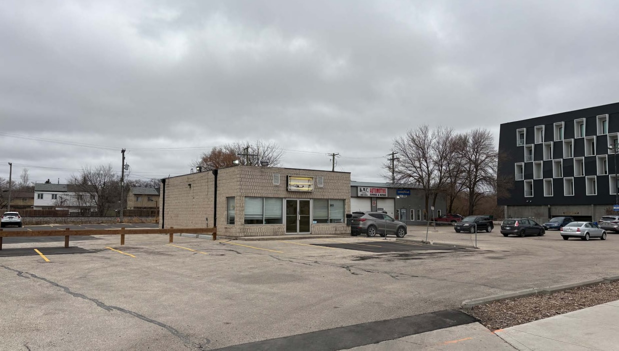 3455 Pembina Hwy, Winnipeg, MB for lease Primary Photo- Image 1 of 2