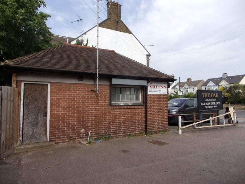 35A Lodge Ln, Grays for lease - Interior Photo - Image 2 of 7