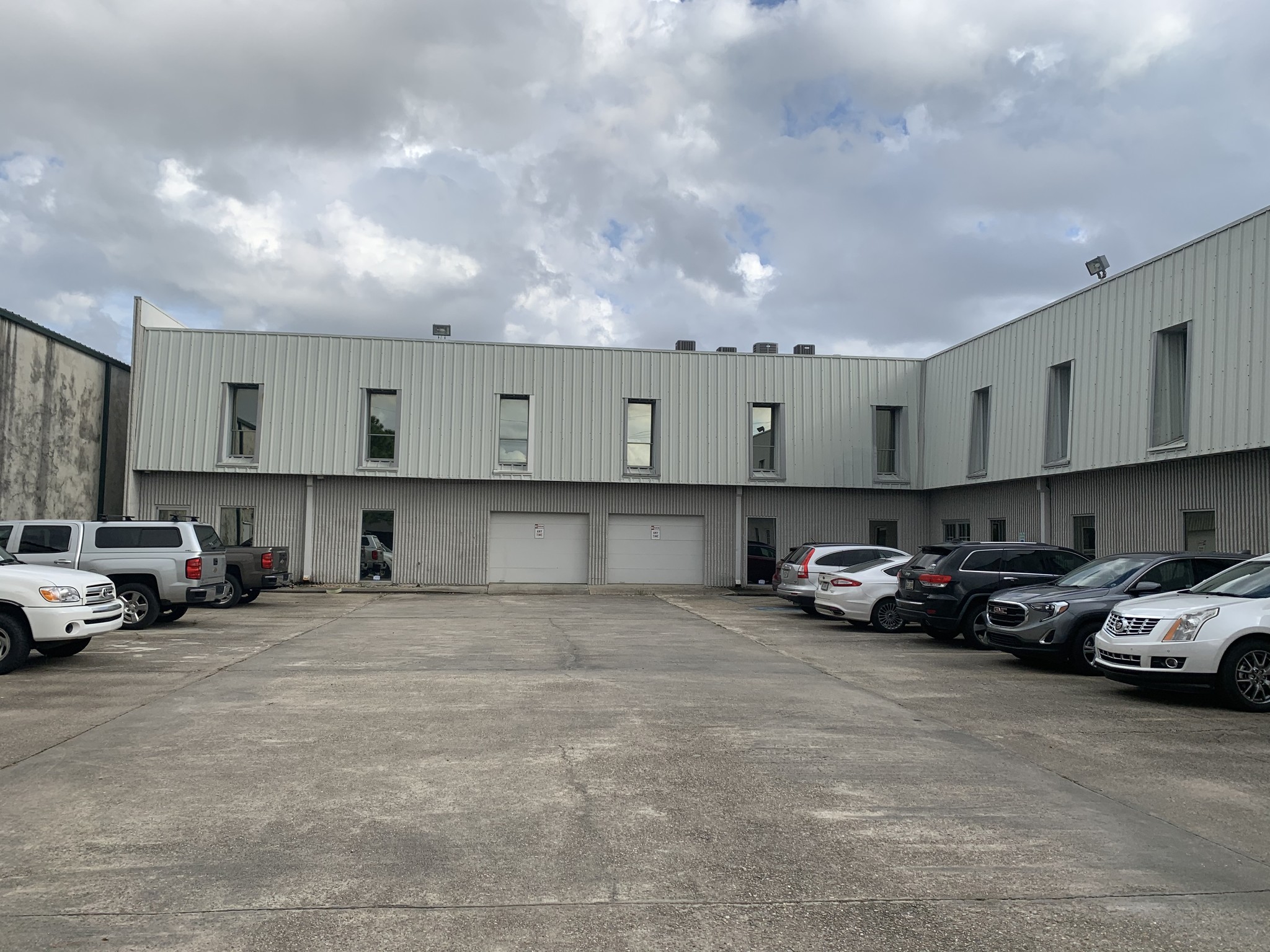 1005 W Harimaw Ct, Metairie, LA for sale Building Photo- Image 1 of 1