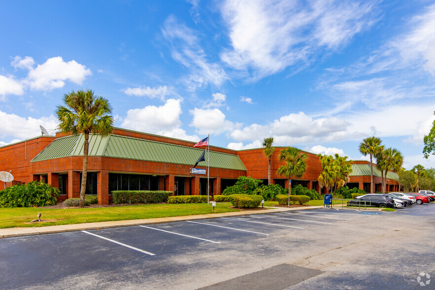 6301 Hazeltine National Dr, Orlando, FL for lease - Building Photo - Image 1 of 4