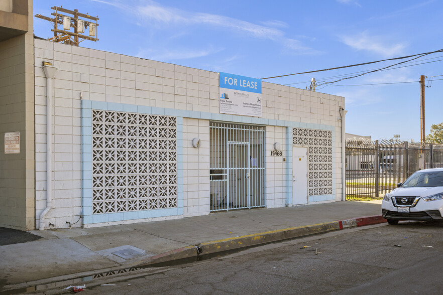 15468 Cabrito Rd, Van Nuys, CA for lease - Building Photo - Image 1 of 38