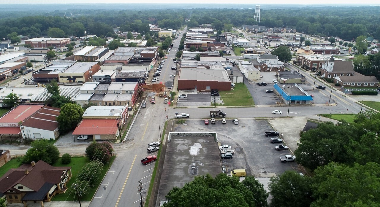 8 Benson St, Hartwell, GA 30643