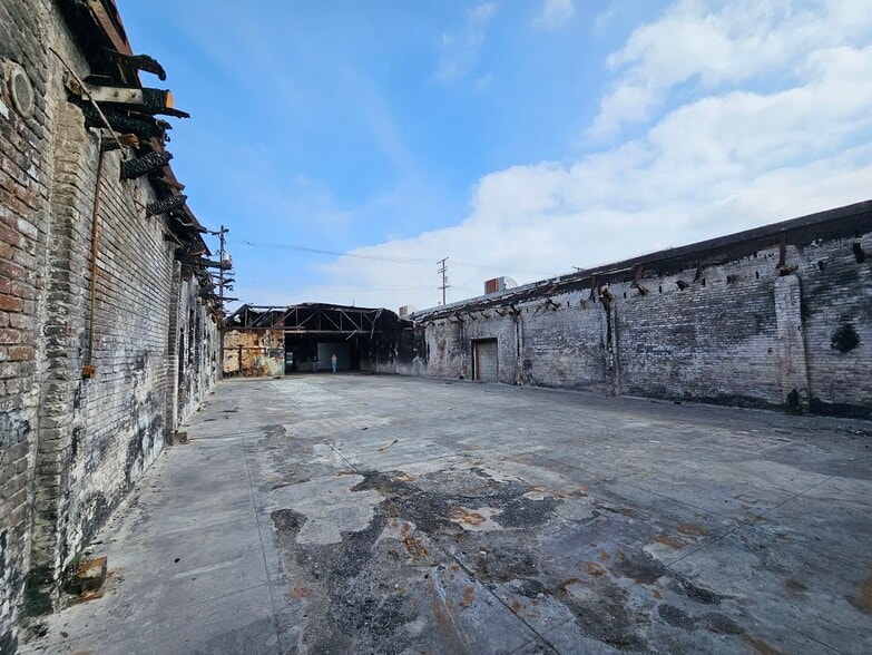3011 S Main St, Los Angeles, CA for sale - Building Photo - Image 2 of 7