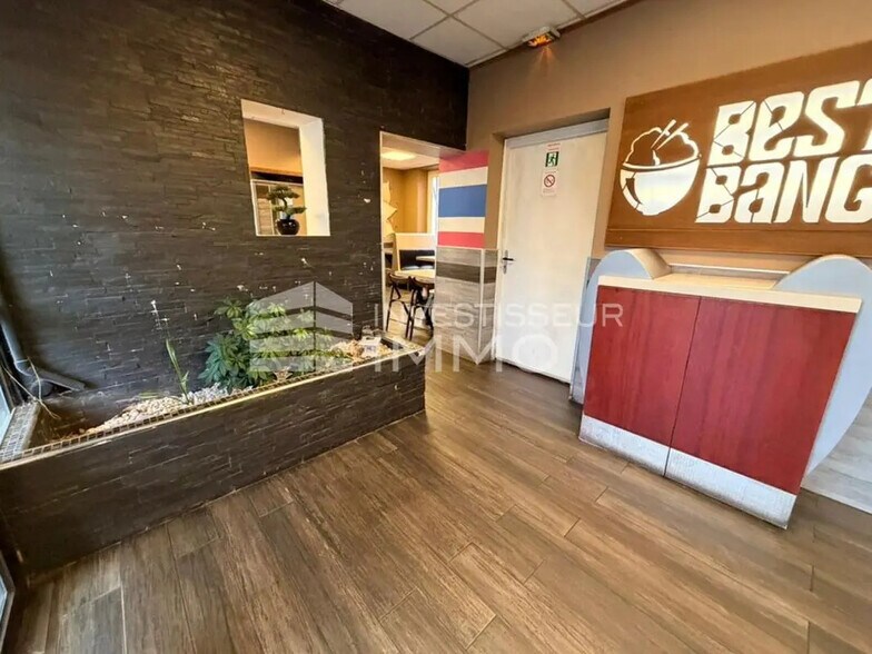 Retail in Melun for lease - Interior Photo - Image 3 of 4