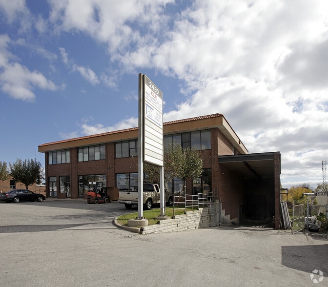 2480 Royal Windsor Dr, Mississauga, ON for sale - Primary Photo - Image 1 of 1