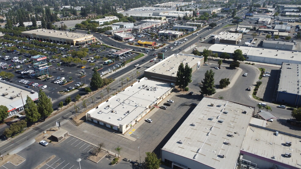 4491 W Shaw Ave, Fresno, CA for sale - Building Photo - Image 3 of 7