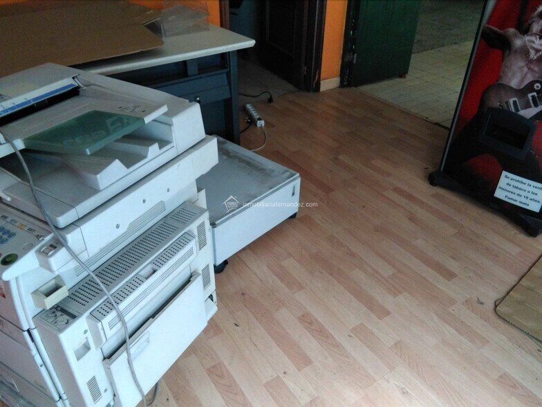 Retail in Cáceres, Cáceres for lease - Building Photo - Image 2 of 12